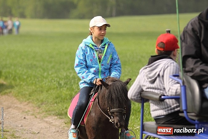 Zdjęcie w galerii na portalu naszraciborz.pl: W Pogrzebieniu 137. raz szli w procesji na św. Floriana. Prosili o ochronę przed gradem wiadomości z regionu