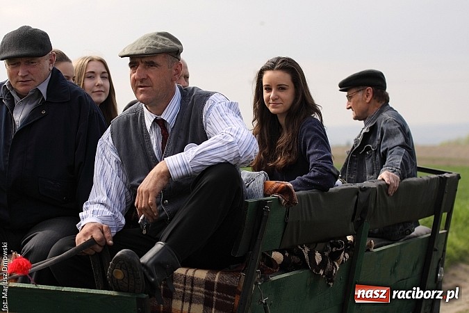 Zdjęcie w galerii na portalu naszraciborz.pl: W Pogrzebieniu 137. raz szli w procesji na św. Floriana. Prosili o ochronę przed gradem wiadomości z regionu