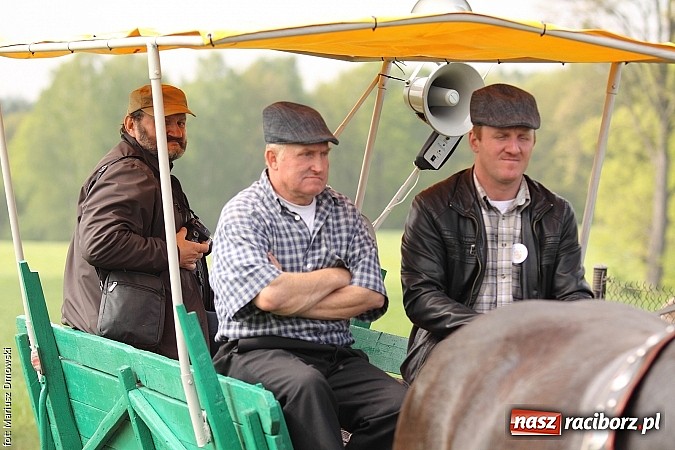 Zdjęcie w galerii na portalu naszraciborz.pl: W Pogrzebieniu 137. raz szli w procesji na św. Floriana. Prosili o ochronę przed gradem wiadomości z regionu