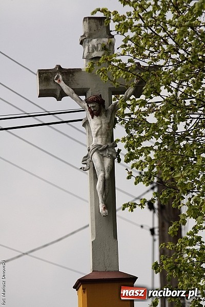 Zdjęcie w galerii na portalu naszraciborz.pl: W Pogrzebieniu 137. raz szli w procesji na św. Floriana. Prosili o ochronę przed gradem wiadomości z regionu