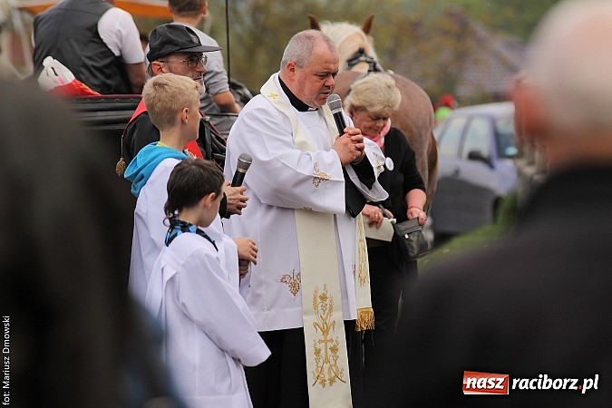 Zdjęcie w galerii na portalu naszraciborz.pl: W Pogrzebieniu 137. raz szli w procesji na św. Floriana. Prosili o ochronę przed gradem wiadomości z regionu
