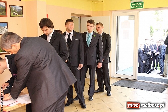 Zdjęcie w galerii na portalu naszraciborz.pl: Mechanik. Trwa drugi egzamin maturalny. Dziś matematyka wiadomości z regionu