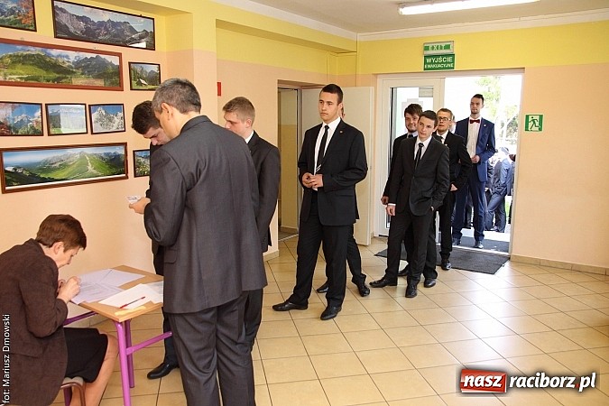 Zdjęcie w galerii na portalu naszraciborz.pl: Mechanik. Trwa drugi egzamin maturalny. Dziś matematyka wiadomości z regionu