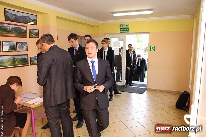 Zdjęcie w galerii na portalu naszraciborz.pl: Mechanik. Trwa drugi egzamin maturalny. Dziś matematyka wiadomości z regionu