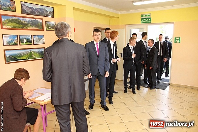 Zdjęcie w galerii na portalu naszraciborz.pl: Mechanik. Trwa drugi egzamin maturalny. Dziś matematyka wiadomości z regionu