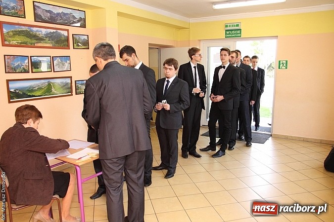 Zdjęcie w galerii na portalu naszraciborz.pl: Mechanik. Trwa drugi egzamin maturalny. Dziś matematyka wiadomości z regionu