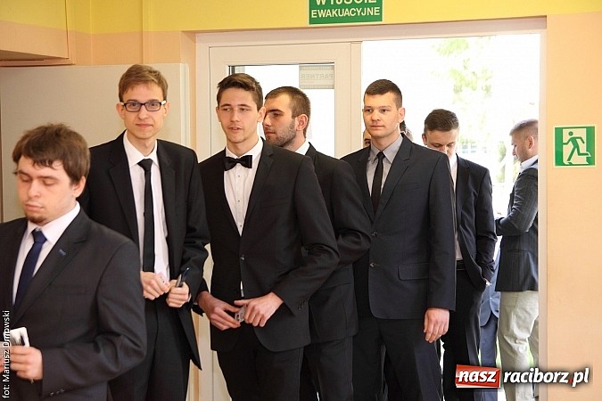 Zdjęcie w galerii na portalu naszraciborz.pl: Mechanik. Trwa drugi egzamin maturalny. Dziś matematyka wiadomości z regionu