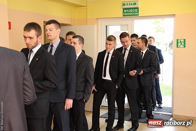 Zdjęcie w galerii na portalu naszraciborz.pl: Mechanik. Trwa drugi egzamin maturalny. Dziś matematyka wiadomości z regionu