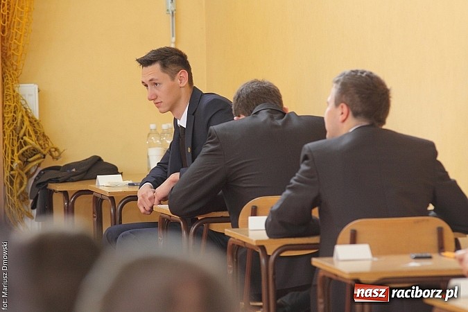 Zdjęcie w galerii na portalu naszraciborz.pl: Mechanik. Trwa drugi egzamin maturalny. Dziś matematyka wiadomości z regionu