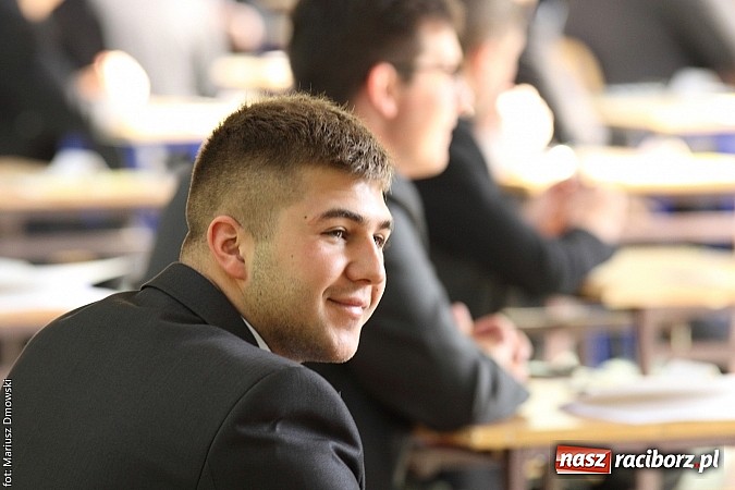 Zdjęcie w galerii na portalu naszraciborz.pl: Mechanik. Trwa drugi egzamin maturalny. Dziś matematyka wiadomości z regionu