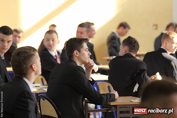 Zdjęcie w galerii na portalu naszraciborz.pl: Mechanik. Trwa drugi egzamin maturalny. Dziś matematyka wiadomości z regionu