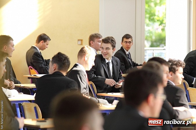 Zdjęcie w galerii na portalu naszraciborz.pl: Mechanik. Trwa drugi egzamin maturalny. Dziś matematyka wiadomości z regionu