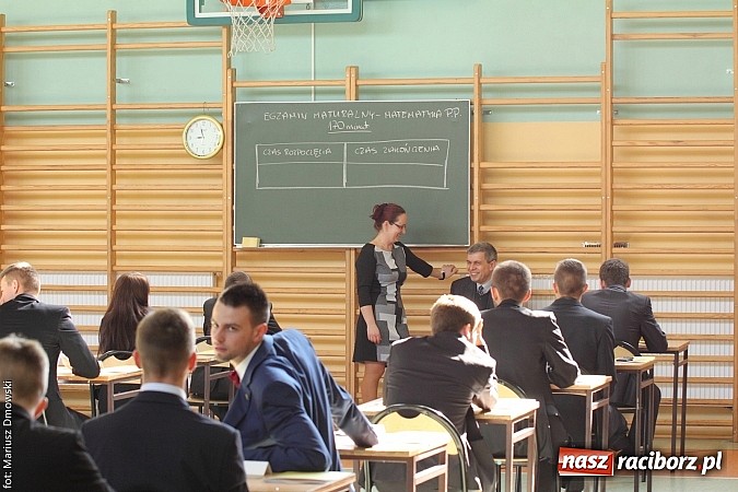 Zdjęcie w galerii na portalu naszraciborz.pl: Mechanik. Trwa drugi egzamin maturalny. Dziś matematyka wiadomości z regionu