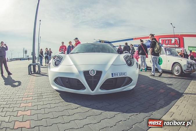 Zdjęcie w galerii na portalu naszraciborz.pl: Ponad tysiąc aut marki Alfa Romeo w jednym miejscu  wiadomości z regionu