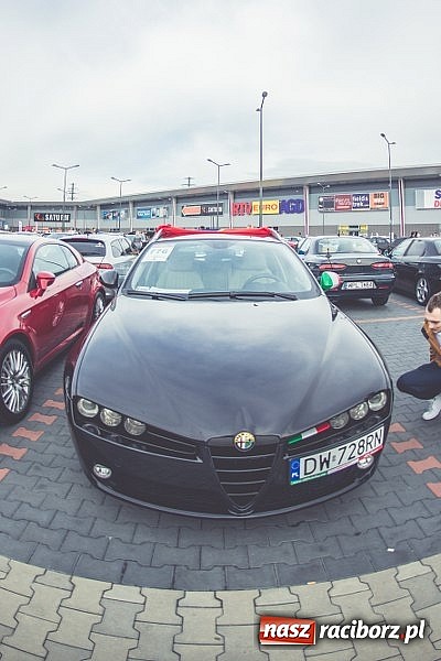Zdjęcie w galerii na portalu naszraciborz.pl: Ponad tysiąc aut marki Alfa Romeo w jednym miejscu  wiadomości z regionu