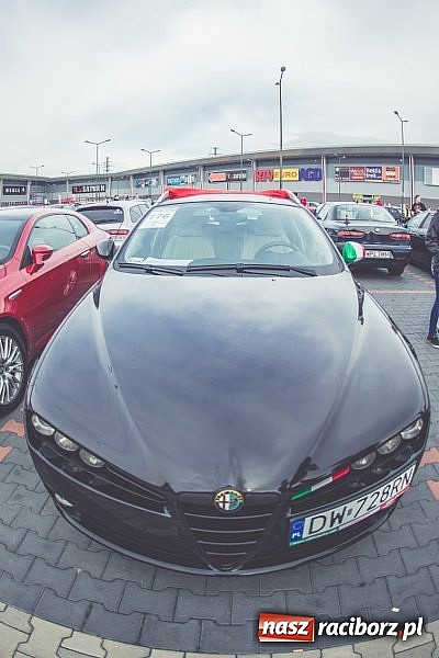 Zdjęcie w galerii na portalu naszraciborz.pl: Ponad tysiąc aut marki Alfa Romeo w jednym miejscu  wiadomości z regionu