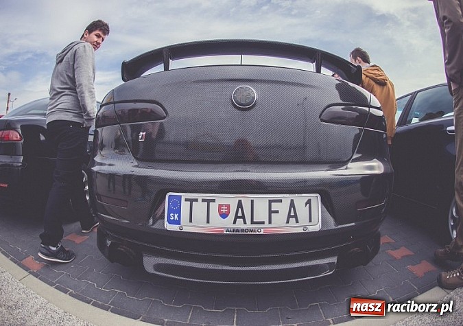 Zdjęcie w galerii na portalu naszraciborz.pl: Ponad tysiąc aut marki Alfa Romeo w jednym miejscu  wiadomości z regionu