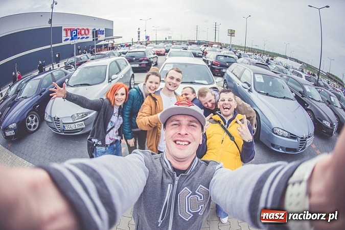 Zdjęcie w galerii na portalu naszraciborz.pl: Ponad tysiąc aut marki Alfa Romeo w jednym miejscu  wiadomości z regionu