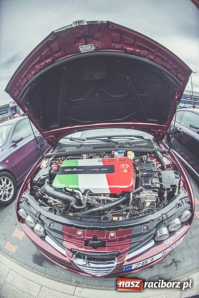 Zdjęcie w galerii na portalu naszraciborz.pl: Ponad tysiąc aut marki Alfa Romeo w jednym miejscu  wiadomości z regionu