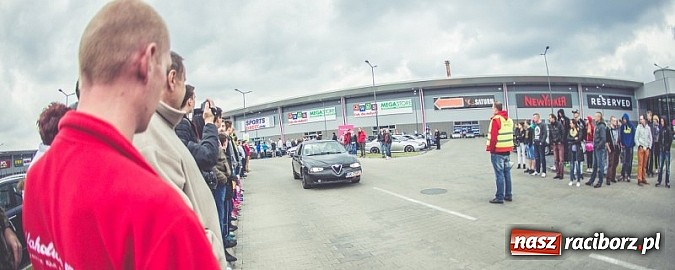 Zdjęcie w galerii na portalu naszraciborz.pl: Ponad tysiąc aut marki Alfa Romeo w jednym miejscu  wiadomości z regionu