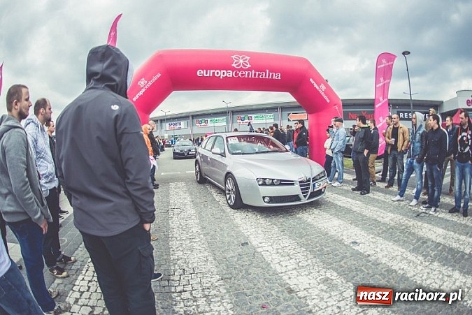 Zdjęcie w galerii na portalu naszraciborz.pl: Ponad tysiąc aut marki Alfa Romeo w jednym miejscu  wiadomości z regionu