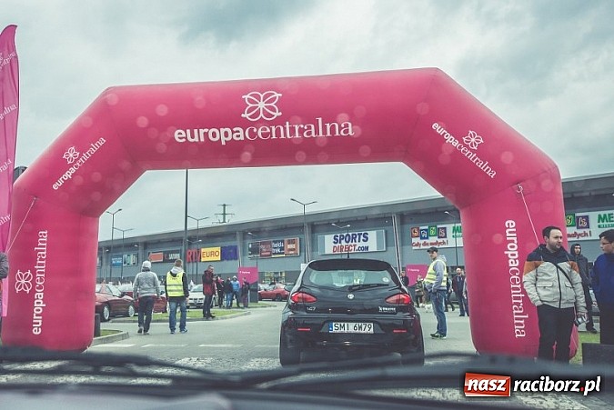 Zdjęcie w galerii na portalu naszraciborz.pl: Ponad tysiąc aut marki Alfa Romeo w jednym miejscu  wiadomości z regionu