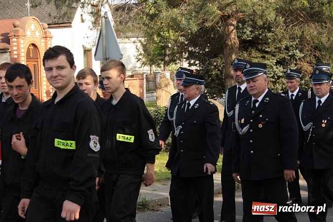 Zdjęcie w galerii na portalu naszraciborz.pl: Wojnowiczanie poszli w procesji do św. Floriana wiadomości z regionu