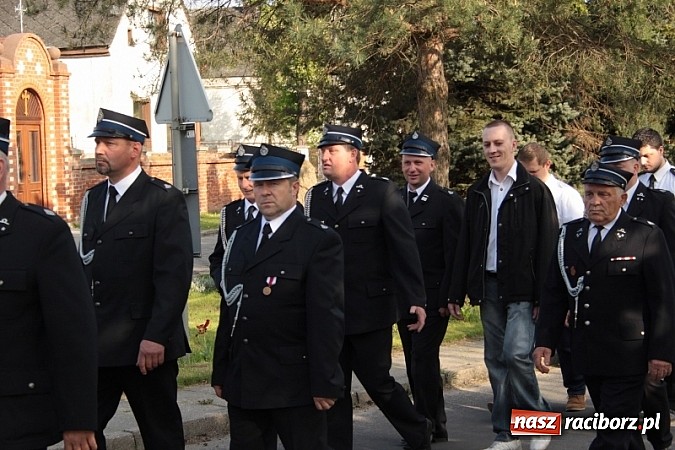 Zdjęcie w galerii na portalu naszraciborz.pl: Wojnowiczanie poszli w procesji do św. Floriana wiadomości z regionu