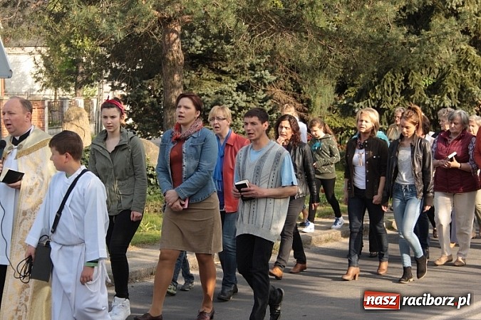 Zdjęcie w galerii na portalu naszraciborz.pl: Wojnowiczanie poszli w procesji do św. Floriana wiadomości z regionu