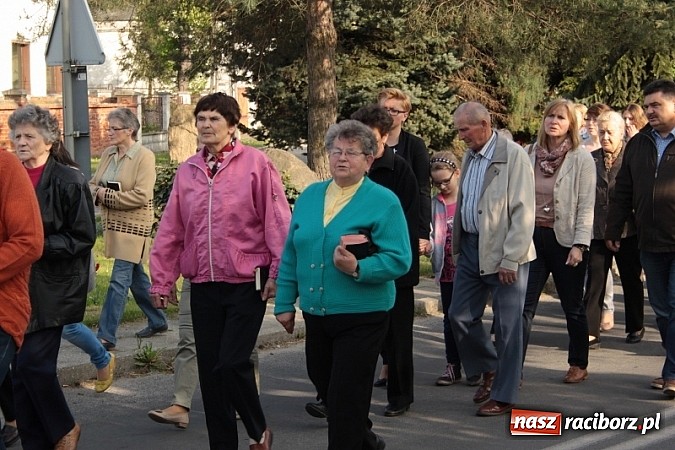 Zdjęcie w galerii na portalu naszraciborz.pl: Wojnowiczanie poszli w procesji do św. Floriana wiadomości z regionu