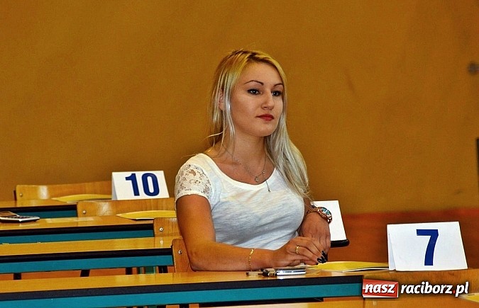 Zdjęcie w galerii na portalu naszraciborz.pl: Drugi dzień matur w raciborskim ZSOMS wiadomości z regionu