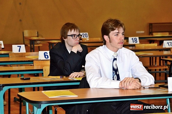 Zdjęcie w galerii na portalu naszraciborz.pl: Drugi dzień matur w raciborskim ZSOMS wiadomości z regionu