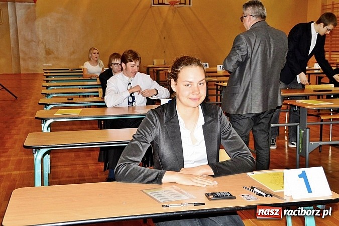Zdjęcie w galerii na portalu naszraciborz.pl: Drugi dzień matur w raciborskim ZSOMS wiadomości z regionu
