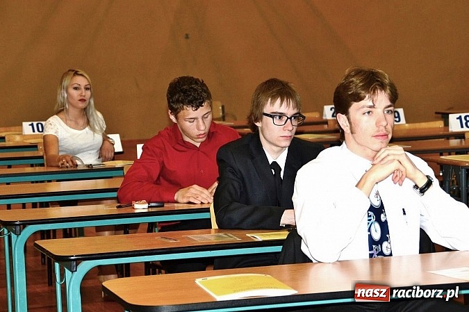 Zdjęcie w galerii na portalu naszraciborz.pl: Drugi dzień matur w raciborskim ZSOMS wiadomości z regionu