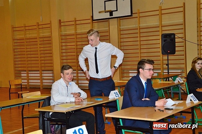 Zdjęcie w galerii na portalu naszraciborz.pl: Drugi dzień matur w raciborskim ZSOMS wiadomości z regionu