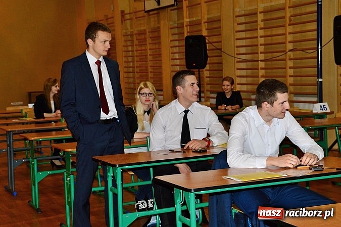 Zdjęcie w galerii na portalu naszraciborz.pl: Drugi dzień matur w raciborskim ZSOMS wiadomości z regionu