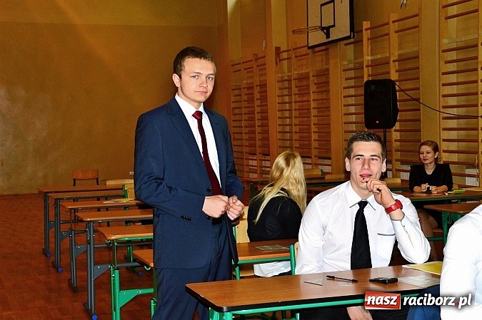 Zdjęcie w galerii na portalu naszraciborz.pl: Drugi dzień matur w raciborskim ZSOMS wiadomości z regionu