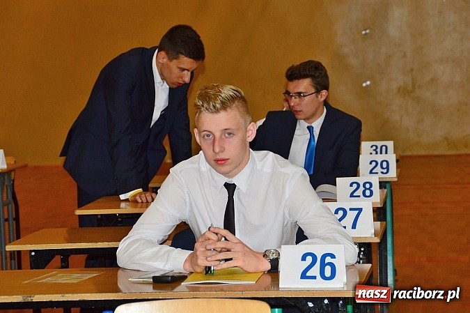 Zdjęcie w galerii na portalu naszraciborz.pl: Drugi dzień matur w raciborskim ZSOMS wiadomości z regionu