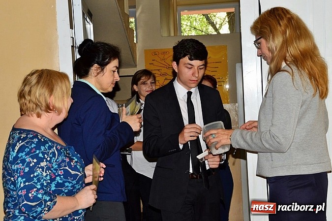 Zdjęcie w galerii na portalu naszraciborz.pl: Drugi dzień matur w raciborskim ZSOMS wiadomości z regionu