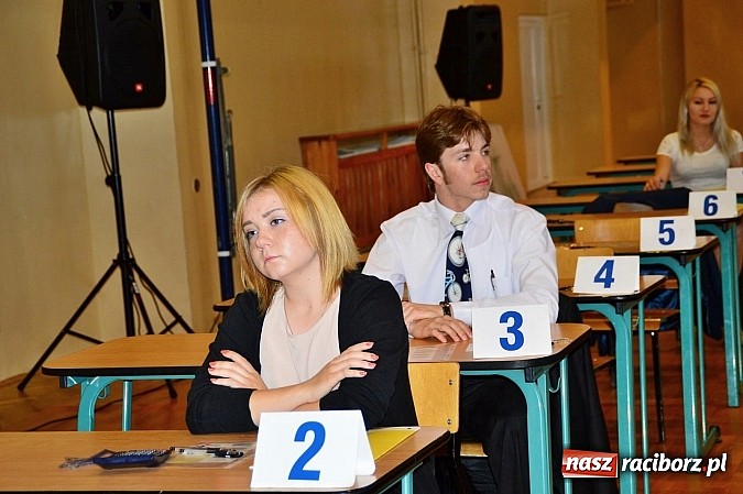 Zdjęcie w galerii na portalu naszraciborz.pl: Drugi dzień matur w raciborskim ZSOMS wiadomości z regionu