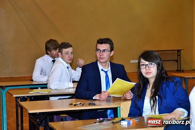 Zdjęcie w galerii na portalu naszraciborz.pl: Drugi dzień matur w raciborskim ZSOMS wiadomości z regionu