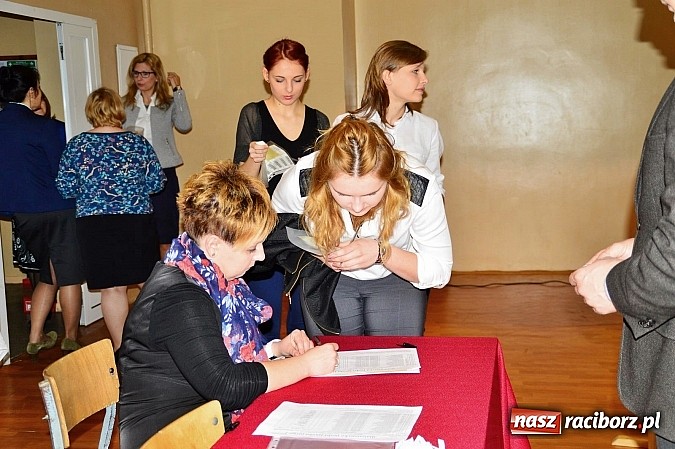 Zdjęcie w galerii na portalu naszraciborz.pl: Drugi dzień matur w raciborskim ZSOMS wiadomości z regionu