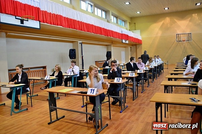 Zdjęcie w galerii na portalu naszraciborz.pl: Drugi dzień matur w raciborskim ZSOMS wiadomości z regionu