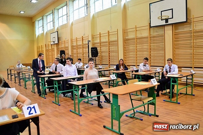 Zdjęcie w galerii na portalu naszraciborz.pl: Drugi dzień matur w raciborskim ZSOMS wiadomości z regionu