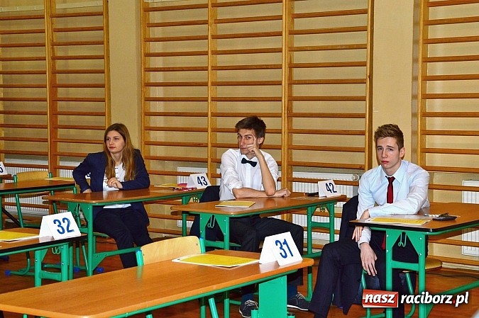 Zdjęcie w galerii na portalu naszraciborz.pl: Drugi dzień matur w raciborskim ZSOMS wiadomości z regionu