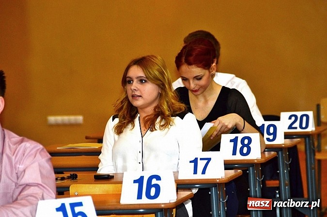 Zdjęcie w galerii na portalu naszraciborz.pl: Drugi dzień matur w raciborskim ZSOMS wiadomości z regionu