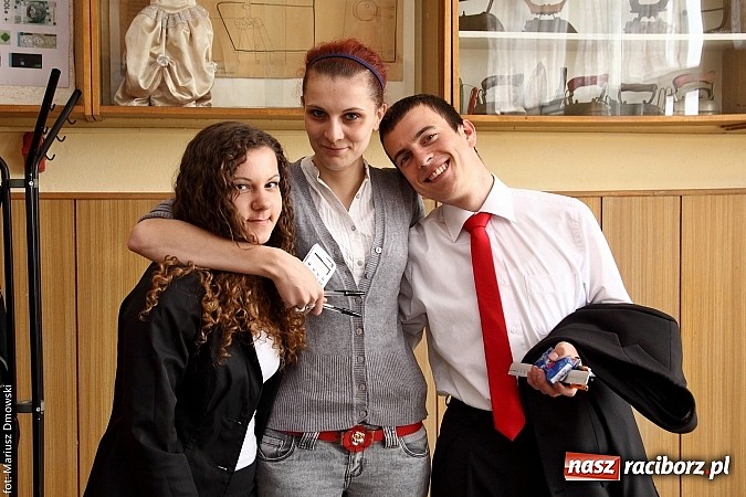 Zdjęcie w galerii na portalu naszraciborz.pl: ZSZ i ZSBiRR – odwiedziliśmy uczniów po maturze z matematyki  wiadomości z regionu