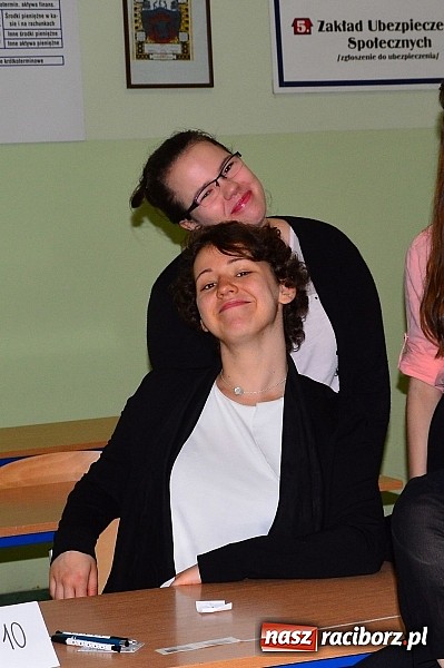 Zdjęcie w galerii na portalu naszraciborz.pl: Ekonomik: maturzyści zmagają się z językiem angielskim wiadomości z regionu