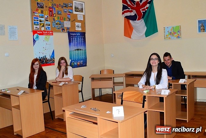 Zdjęcie w galerii na portalu naszraciborz.pl: Ekonomik: maturzyści zmagają się z językiem angielskim wiadomości z regionu