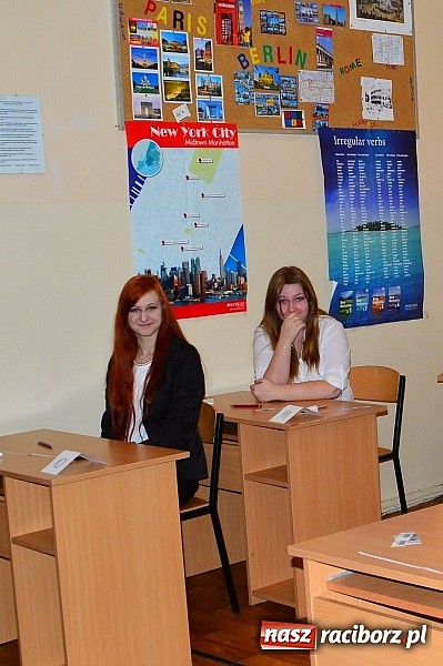 Zdjęcie w galerii na portalu naszraciborz.pl: Ekonomik: maturzyści zmagają się z językiem angielskim wiadomości z regionu